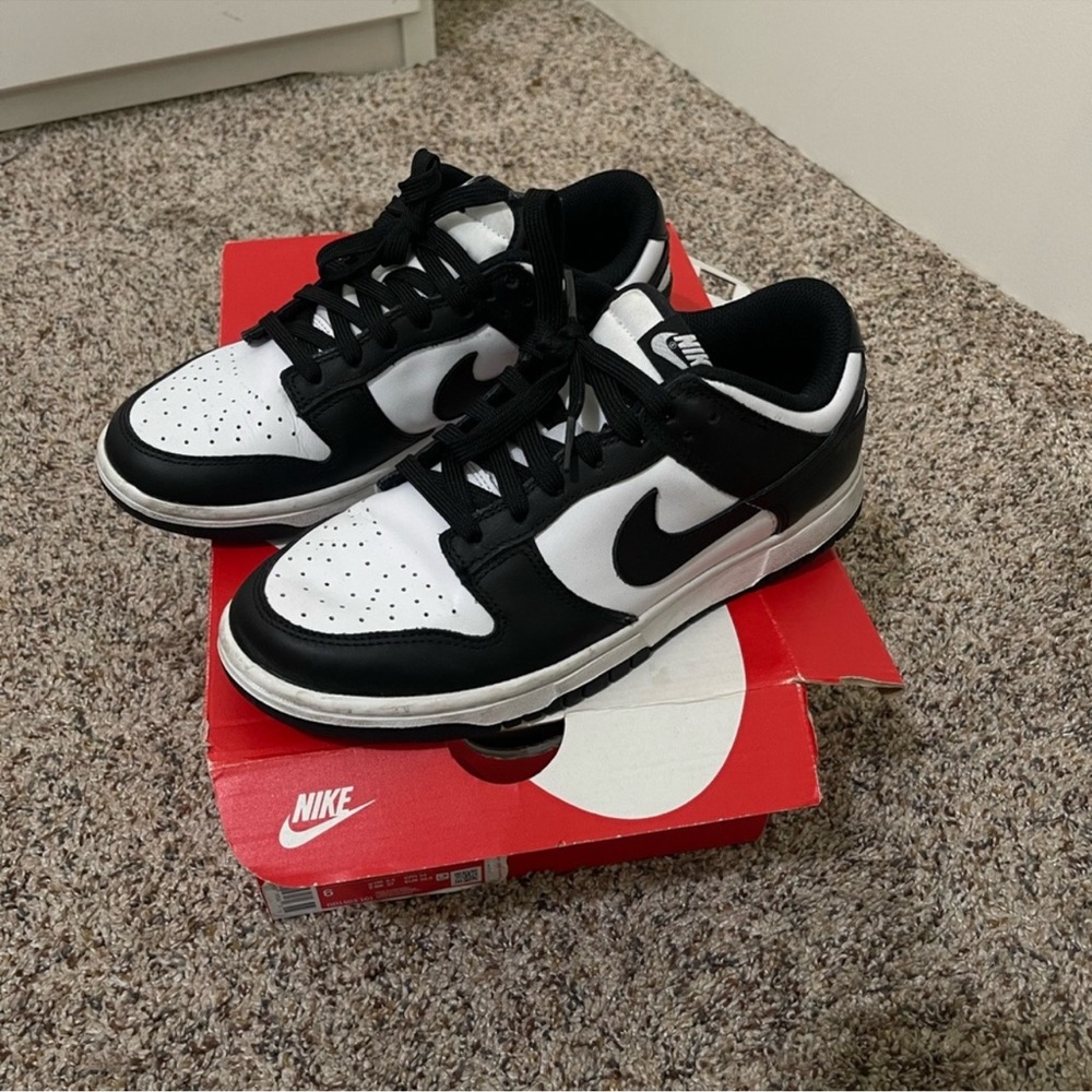 Nike Dunks- Low classic Black and White Sneakers
